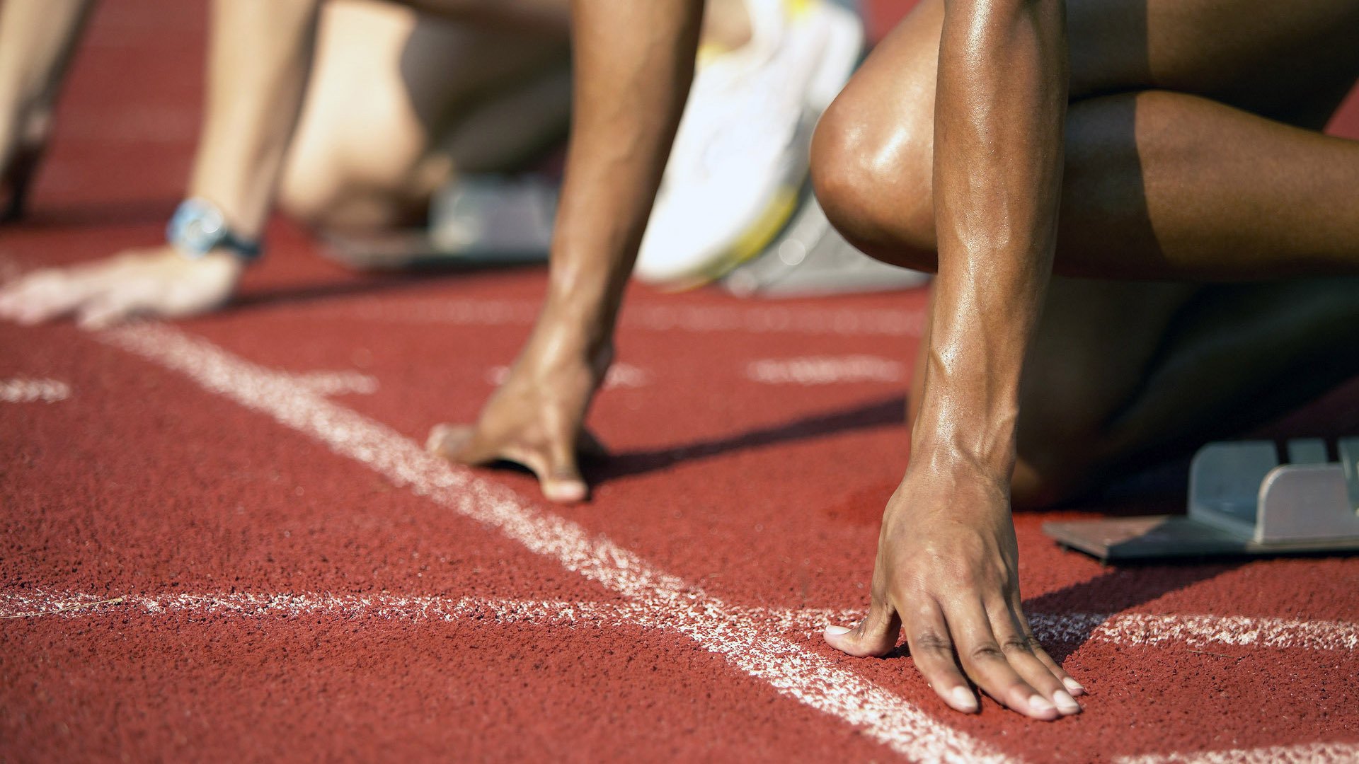 法国足球联赛中场激战，场上火药味十足，法国队中场