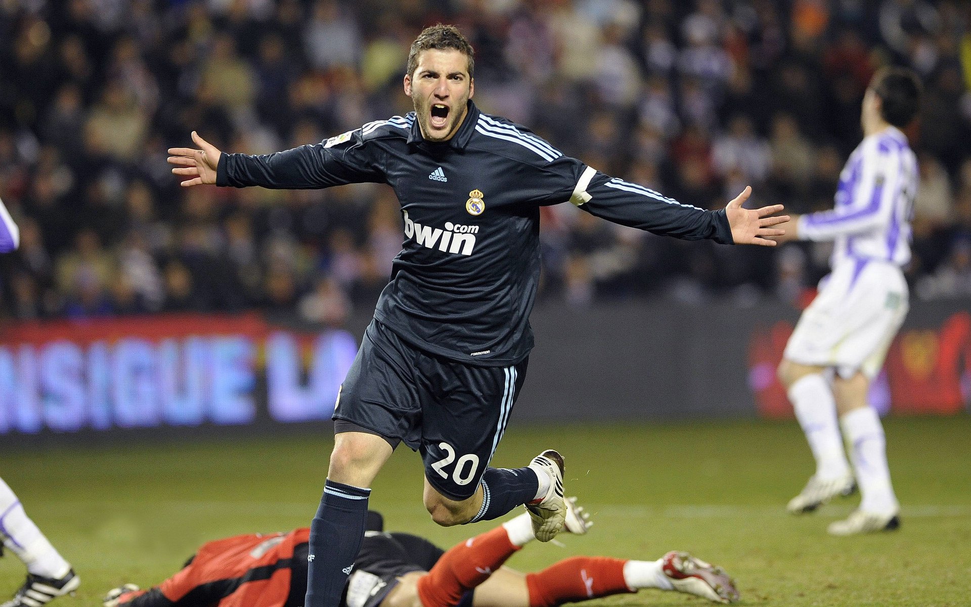 九游游戏-世界杯逆天逆转：英雄创造奇迹！，嗯世界杯的